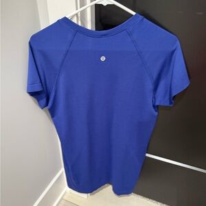 lululemon athletica Swiftly Tech Short Sleeve - Blue size 12